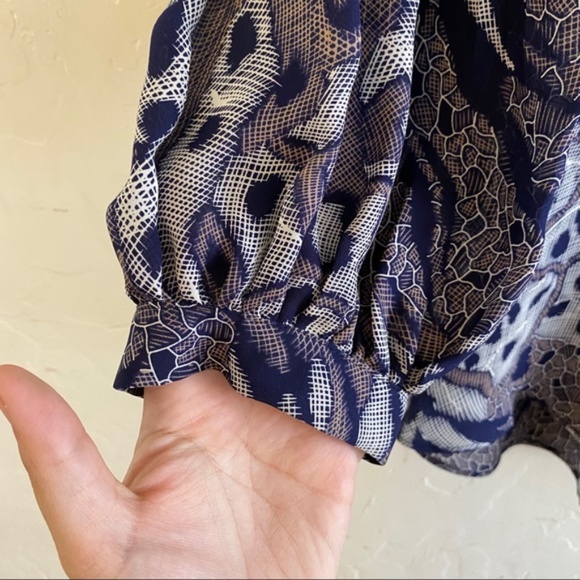 Parker Silk Navy Blue & White Print Button Down Blouse Small - Picture 3 of 11